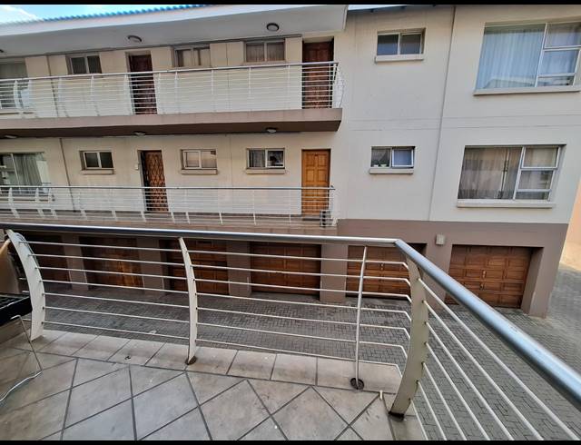 2 BEDROOM APARTMENT FOR SALE IN VANDERBIJLPARK SE 4